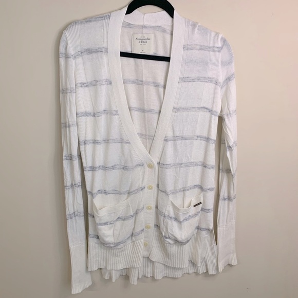 Abercrombie & Fitch Jackets & Blazers - Abercrombie and Fitch lightweight cardigan